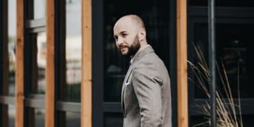 Los 3 estilos de barba que dominarán la moda masculina en España en 2025 - Cover Image