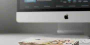 Billetes de euro apilados sobre una mesa, simbolizando dinero en efectivo de promociones bancarias.